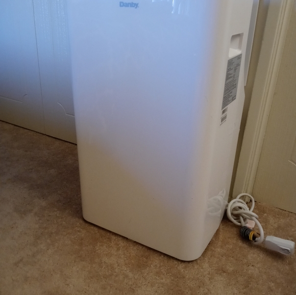 Danby Portable Air Conditioner - Picture 4 of 7